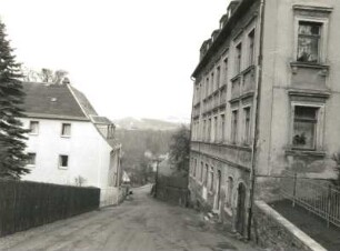 Annaberg-Buchholz, Schlettauer Straße 22 und 17. Wohnhäuser. Blick abwärts ins Schlematal