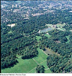 Dresden-Altstadt. Großer Garten (1684, J. F. Karcher) mit Palais, Palaisteich und Carolasee