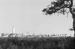 Turm : Blick auf den Turm einer Stadt in Libyen