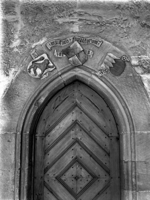 Portal mit Wappen