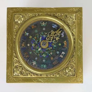 Renaissance-Tischuhr aus vergoldeter Bronze mit floralen Ornamenten