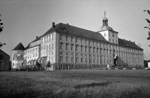 Schleswig: Schloss Gottorf, Landesmuseum, Außenansicht von Südwesten