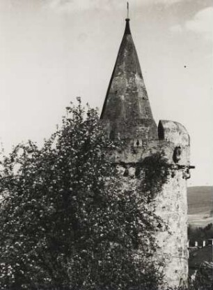 Prenzlau (Mark Brandenburg). Der im Mittelalter errichtete Hexenturm im Frühling
