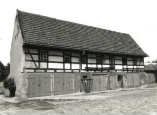 Dresden-Cossebaude, Hauptstraße 18. Vierseithof. Ehemaliges Stallgebäude (um 1800). Hofansicht