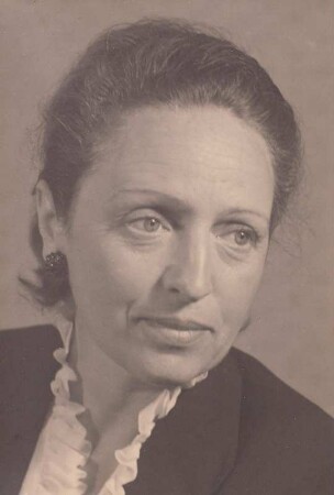 Porträt Alex Wedding (1905-1966, eigentlich Grete Weiskopf; Schriftstellerin, Kinderbuchautorin). Fotografie 1955. Dresden: Deutsche Fotothek