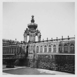 Kronentor : Dresden-Altstadt. Zwinger (1709/1719; M. D. Pöppelmann). Kronentor mit Langgalerien. Straßenansicht