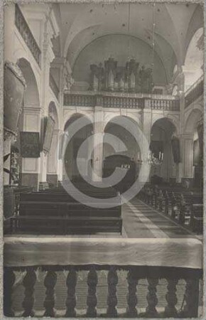 Langhaus der Antoniuskirche Breslau zur Orgel