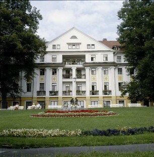 Bad Liebenstein. Kurhotel Kaiserhof, ehemals Herrenhaus Familie von Fischern. Mittelrisalit