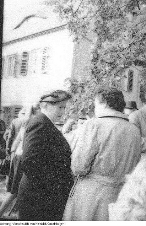 Verschiedene kulturelle Veranstaltungen, Auftritte verschiedener Volkstanzgruppen, Gedenkstätte Carl Maria von Webers in Dresden-Hosterwitz, Auftritt des Sächsischen Bergsteigerchors "Kurt Schlosser" Dresden, Auftritt des französischen Chansonniers und Schauspielers Yves Montand, u.a., 1957
