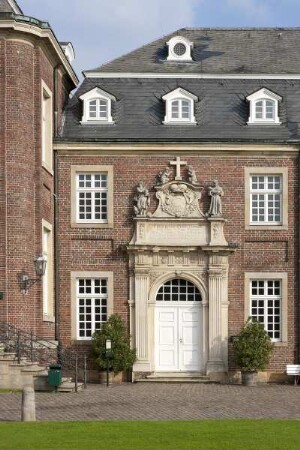 Katholische Kapelle Mariä Himmelfahrt — Portal
