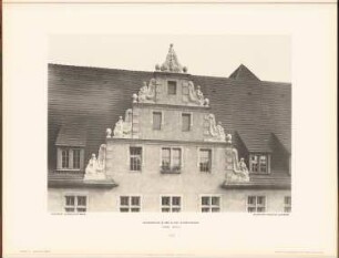 Waisenhaus in der Alten Jakobstraße, Berlin: Detail Giebel (aus: Neubauten der Stadt Berlin, Bd. IX, 1910)