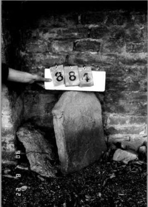 Grabstein 884