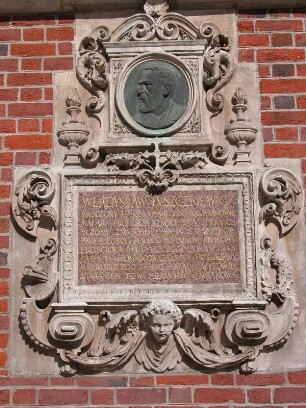 Gedenktafel am Seitenflügel der Marienkirche