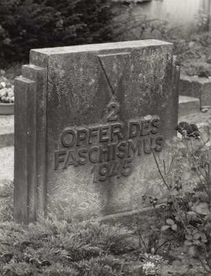 Grabstein für zwei Opfer des Faschismus (gestorben 1945)