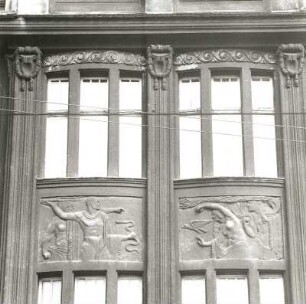 Cottbus. Berliner Straße 131. Wohnhaus (um 1910), Fenster und Brüstungsfelder