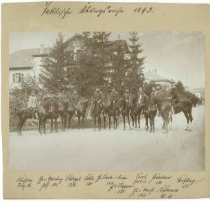 Georg von Körbling, Generalleutnant, mit zehn weiteren Offizieren zu Pferd, in Uniform und Mütze auf taktischer Übungsreise, 1893