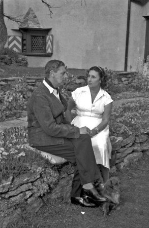 St. Moritz: Prinz und Prinzessin sitzen Modell