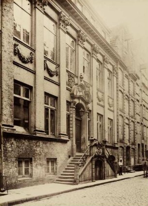 "Neuer Wandrahm No. 17" aus der Mappe "Hamburg 1884. Ansichten aus dem niederzulegenden Stadttheil"