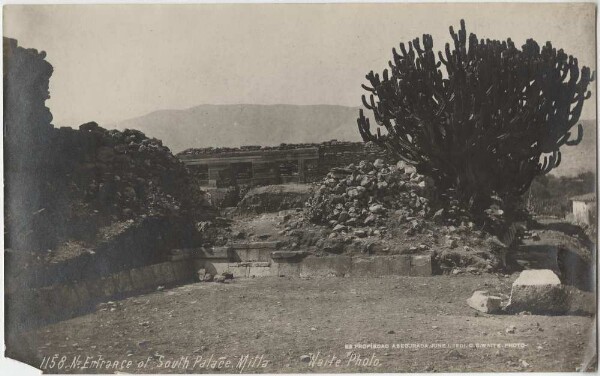 Südpalast (Arroyo Group) von Mittla Ruins of Xochicalco near Cuernavaca