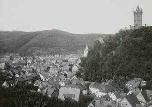 Dillenburg, Stadtansicht : Dillenburg. Stadtansicht mit Wilhelmsturm und Stadt und Pfarrkirche