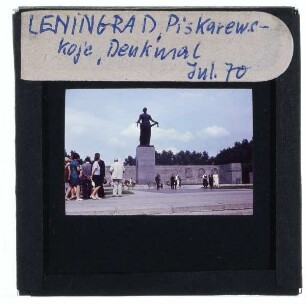 St. Petersburg, Piskarjowskoje-Gedenkfriedhof,St. Petersburg, Piskarjowskoje-Gedenkfriedhof, Mutter Heimat Denkmal