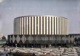 Dresden. Filmtheater Prager Straße. Ansicht von Westen