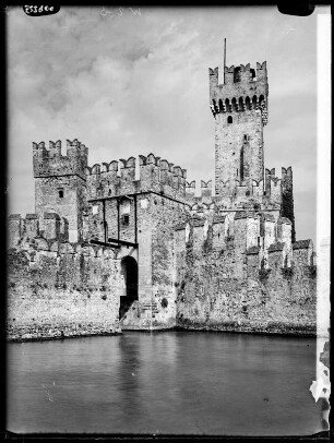 Castello Sirmione: Burgtor