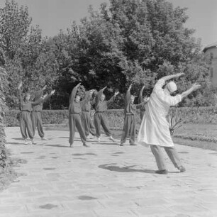 Gymnastikgruppe im Kindersanatorium in Bankja