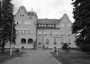 Schöneck, Sonnenwirbel 3. Rathaus (1923). Straßenansicht