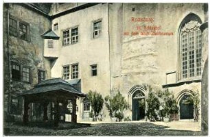 Rochsburg. Schlosshof mit altem Ziehbrunnen
