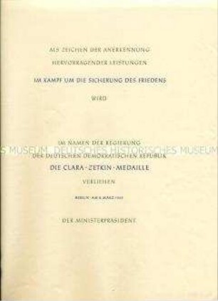 Vordruck der Urkunde zur Clara Zetkin-Medaille (blanko)