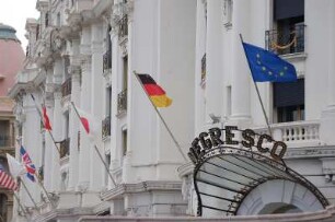 Nizza - Hotel Negresco : Fassade des Luxus-Hotels Negresco an der Promenade des Anglais in Nizza. 2006