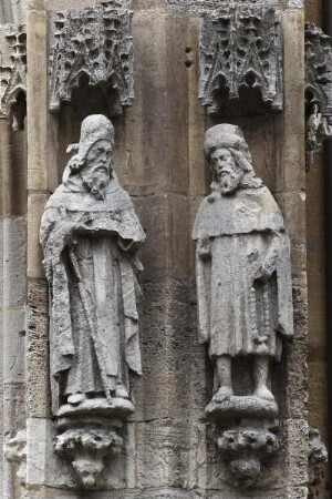 Südportal mit reichem Figurenprogramm — Rechter Strebepfeiler — Heiliger Antonius und Jakobus der Ältere