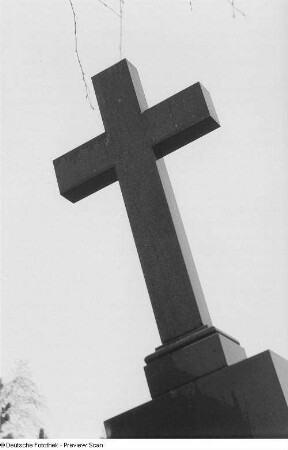Grabkreuz auf dem Südfriedhof