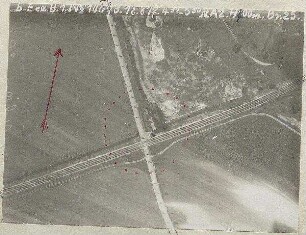 Bahnübergang mit Kiesgrube südöstlich Feldmoching (700 m)