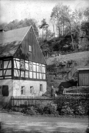 Müller-Otto-Haus : gegenüber: Rathaus, dahinter: sog. Müller-Felsen