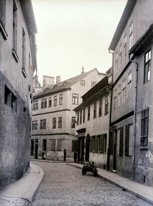 Nicolaistraße. Nikolaistraße 7 Großer Schlamm, Nr.8 Semmler Fruchthändler, Nr. 9 Becker, Drechslerei als Fortsetzung der Straße.
