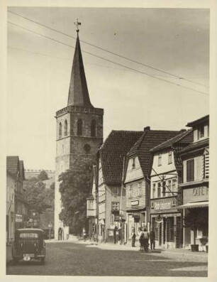 Vacha in der Rhön. Geschäftsstraße mit der Stadtkirche (1821/1824)