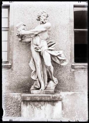 Schloß; Steinfiguren