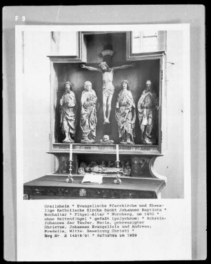 Hochaltar — Johannes der Täufer, Maria, gekreuzigter Christus, Johannes Evangelista und Andreas sowie die Beweinung Christi