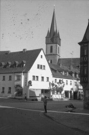 Gemünden: Hauptstraße mit Kirchturm
