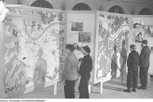 Dresden, Neues Rathaus, Dr.-Külz-Ring 19. Lichthof, Ausstellung präsentiert Vorschläge und Anregungen für den Wiederaufbau Dresdens, 1952