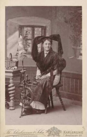 Emma Ammon in badischer Tracht
