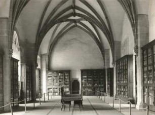 Křivoklát (Pürglitz). Burg (A. 13. Jh.). Bibliothek im Palas