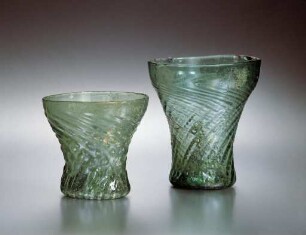 Farbiger Glasbecher