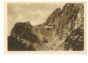 Berghotel Wendelstein mit Bergbahn und Gipfel (1839 m)