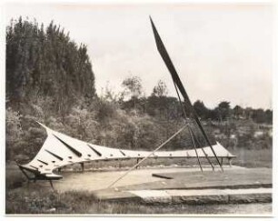 Grünflächen am Max-Planck-Gymnasium, Düsseldorf: Sonnenuhr