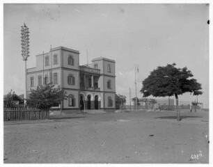 Ismailia. Bahnhof. Empfangsgebäude. Stadtseite