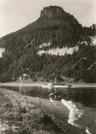 Lilienstein und Sandsteinbrüche der Oberen Kirchleite von Osten über die Elbe gesehen