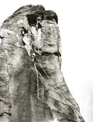 Sächsische Schweiz. Pfaffenstein, Förster. Seilschaft G. Junghans u. K. Gonda in der Talseite (VIIa)